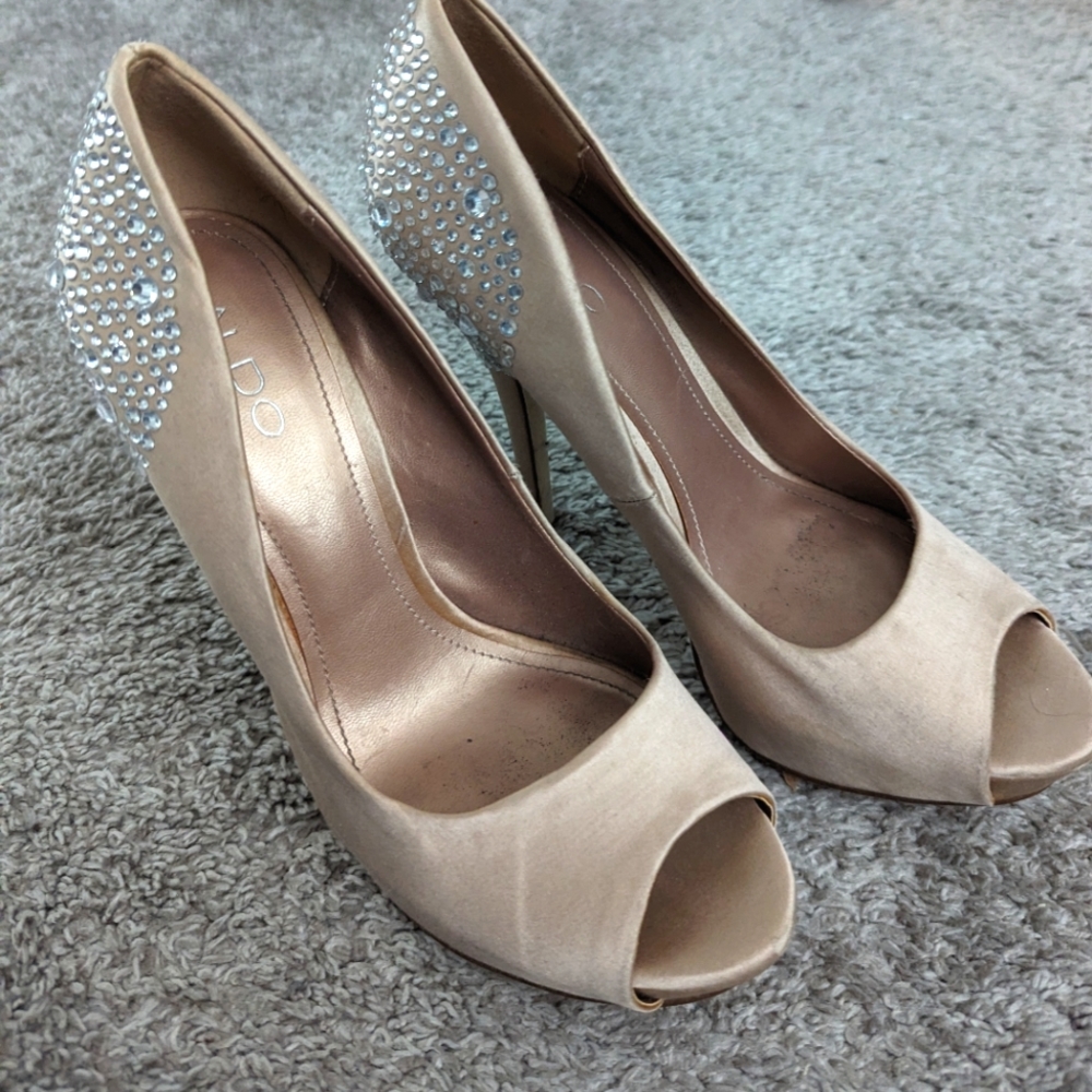 🌸 Aldo rhinestone high heel beige satin pumps